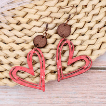 Carregar imagem no visualizador da galeria, Cutout Heart Shape Wood Earrings
