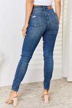 Carregar imagem no visualizador da galeria, Judy Blue Full Size Mid Waist Distressed Slim Jeans
