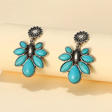 Carregar imagem no visualizador da galeria, Artificial Turquoise Flower Earrings
