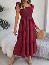 Carregar imagem no visualizador da galeria, Smocked Square Neck Cap Sleeve Midi Dress
