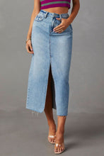 Carregar imagem no visualizador da galeria, Slit Raw Hem Midi Denim Skirt
