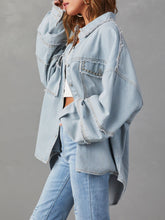 Carregar imagem no visualizador da galeria, Button Down Raw Hem Denim Jacket
