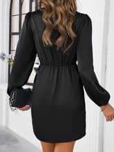 Carregar imagem no visualizador da galeria, Ruched Surplice Long Sleeve Mini Dress
