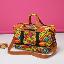 Carregar imagem no visualizador da galeria, Canvas Printed Travel Bag
