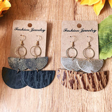 Carregar imagem no visualizador da galeria, PU Semicircle Drop Earrings
