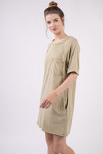 Carregar imagem no visualizador da galeria, VERY J Washed Round Neck Mini Tee Dress
