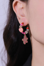 Carregar imagem no visualizador da galeria, Flower C-Hoop Drop Earrings
