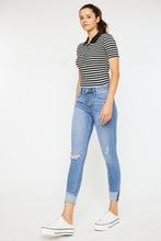 Carregar imagem no visualizador da galeria, Kancan Distressed Cat&#39;s Whiskers Button Fly Jeans
