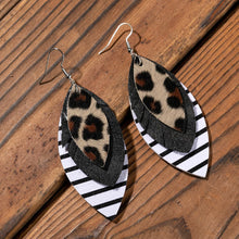 Carregar imagem no visualizador da galeria, PU Leather Drop Earrings
