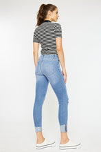 Carregar imagem no visualizador da galeria, Kancan Distressed Cat&#39;s Whiskers Button Fly Jeans
