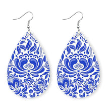 Carregar imagem no visualizador da galeria, Printed PU Teardrop Earrings
