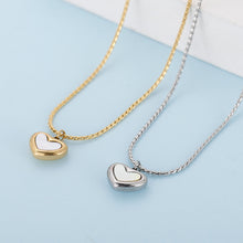 Carregar imagem no visualizador da galeria, Mother-Of-Pearl Heart Pendant Stainless Steel Necklace
