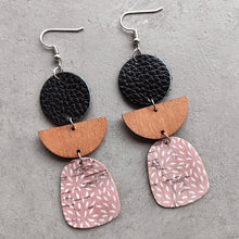 Carregar imagem no visualizador da galeria, Leather &amp; Wood Drop Earrings
