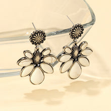 Carregar imagem no visualizador da galeria, Artificial Turquoise Flower Earrings
