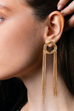 Carregar imagem no visualizador da galeria, Round Shape Fringed Copper Earrings
