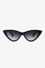 Carregar imagem no visualizador da galeria, Chain Detail Cat-Eye Sunglasses
