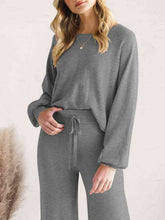 Carregar imagem no visualizador da galeria, Long Sleeve Lounge Top and Drawstring Pants Set
