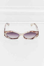 Load image into Gallery viewer, Polycarbonate Frame Wayfarer Sunglasses
