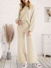 Carregar imagem no visualizador da galeria, Long Sleeve Lounge Top and Drawstring Pants Set
