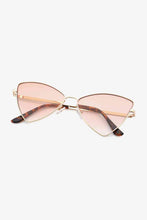 Carregar imagem no visualizador da galeria, Metal Frame Cat-Eye Sunglasses
