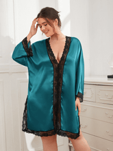 Carregar imagem no visualizador da galeria, Vestido de noite plus size com emenda de renda profunda com fenda em V
