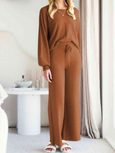 Carregar imagem no visualizador da galeria, Long Sleeve Lounge Top and Drawstring Pants Set
