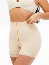 Carregar imagem no visualizador da galeria, Full Size Lace Detail Hook-and-Eye Shaping Shorts
