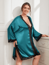 Carregar imagem no visualizador da galeria, Vestido de noite plus size com emenda de renda profunda com fenda em V
