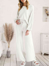 Carregar imagem no visualizador da galeria, Long Sleeve Lounge Top and Drawstring Pants Set
