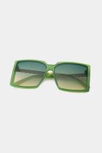 Carregar imagem no visualizador da galeria, Polycarbonate Frame Square Sunglasses
