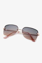 Carregar imagem no visualizador da galeria, Rhinestone Heart Metal Frame Sunglasses
