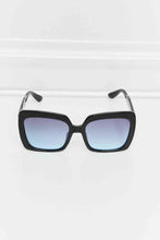 Carregar imagem no visualizador da galeria, Square Full Rim Sunglasses
