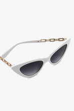 Carregar imagem no visualizador da galeria, Chain Detail Cat-Eye Sunglasses
