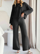 Carregar imagem no visualizador da galeria, Long Sleeve Lounge Top and Drawstring Pants Set
