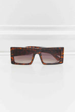 Carregar imagem no visualizador da galeria, Square Polycarbonate Sunglasses
