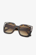 Carregar imagem no visualizador da galeria, Inlaid Rhinestone Polycarbonate Sunglasses
