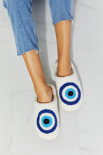 Load image into Gallery viewer, MMShoes Eye Plush Slipper
