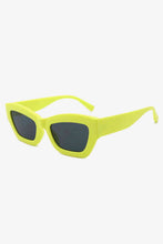 Carregar imagem no visualizador da galeria, Classic UV400 Polycarbonate Frame Sunglasses
