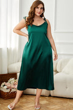 Carregar imagem no visualizador da galeria, Vestido midi plus size com amarração nos ombros
