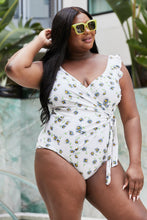 Carregar imagem no visualizador da galeria, Marina West Swim Float On Ruffle Faux Wrap One Piece em Daisy Cream
