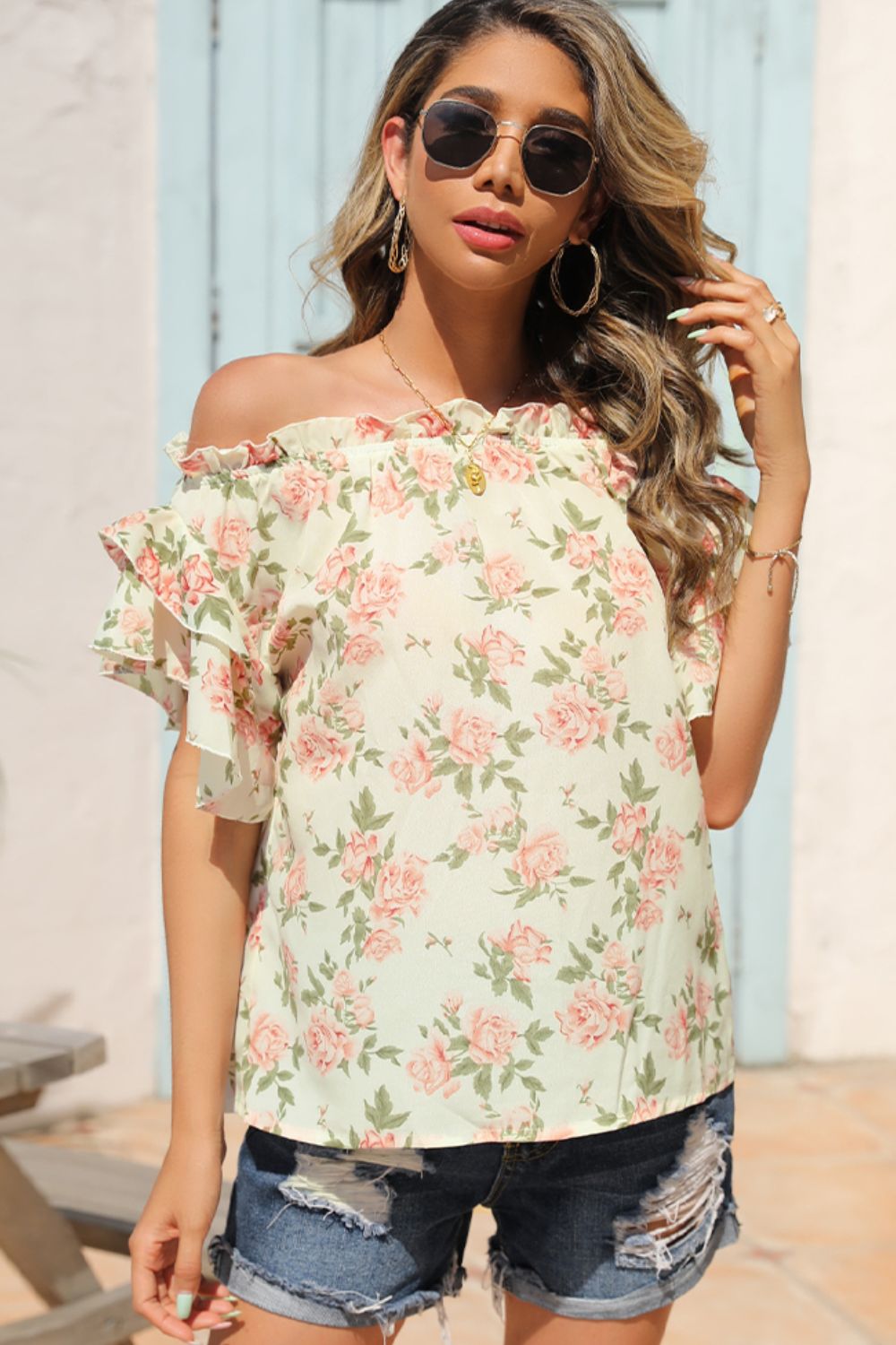 Blusa ombro a ombro com babado floral