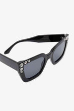 Carregar imagem no visualizador da galeria, Inlaid Rhinestone Polycarbonate Sunglasses
