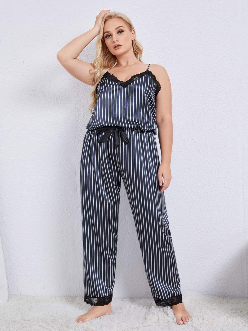 Conjunto de pijama plus size listra vertical com acabamento em renda e calça