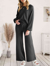 Carregar imagem no visualizador da galeria, Long Sleeve Lounge Top and Drawstring Pants Set
