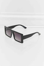 Carregar imagem no visualizador da galeria, Square Polycarbonate Sunglasses
