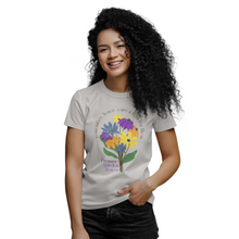 Carregar imagem no visualizador da galeria, Camiseta feminina de manga curta - Promise Garden Flowers
