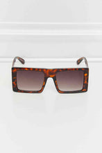 Carregar imagem no visualizador da galeria, Square Polycarbonate Sunglasses
