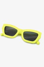 Carregar imagem no visualizador da galeria, Classic UV400 Polycarbonate Frame Sunglasses
