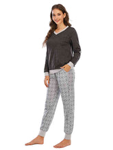 Carregar imagem no visualizador da galeria, Long Sleeve Top and Polka Dot Pants Set
