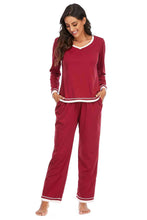 Carregar imagem no visualizador da galeria, V-Neck Top and Pants Lounge Set
